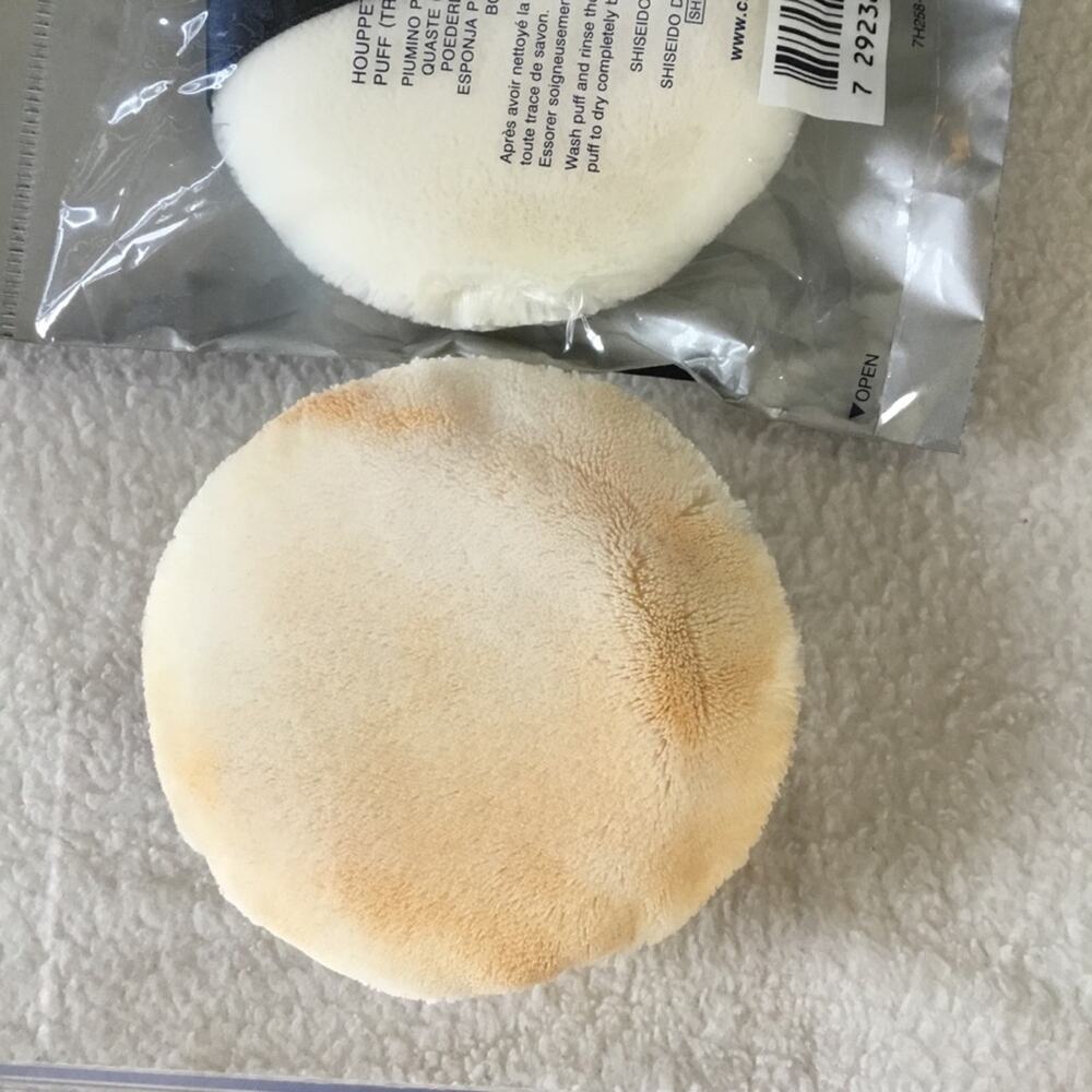 Clé de Peau Beauté Translucent Loose Powder Puff - Picture 4 of 8